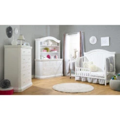 Sorelle Vista Elite Hutch -Kids Furniture 181212VistaEliteArchTopToddlerBedHutchLifestyleSPFF f32ce5ae bb23 4a9c 95ab 83a86b962051