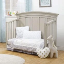 Sorelle Verona 4-in-1 Panel Crib -Kids Furniture Verona Daybed Lifestyle ZOOM F
